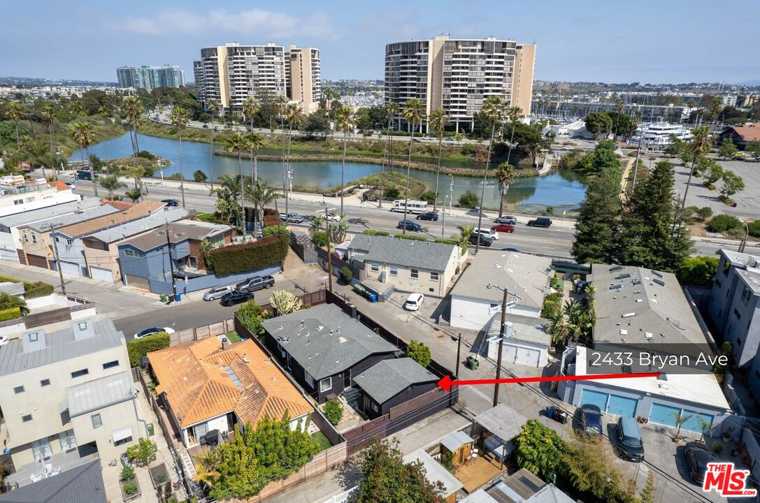 2433 Bryan Ave