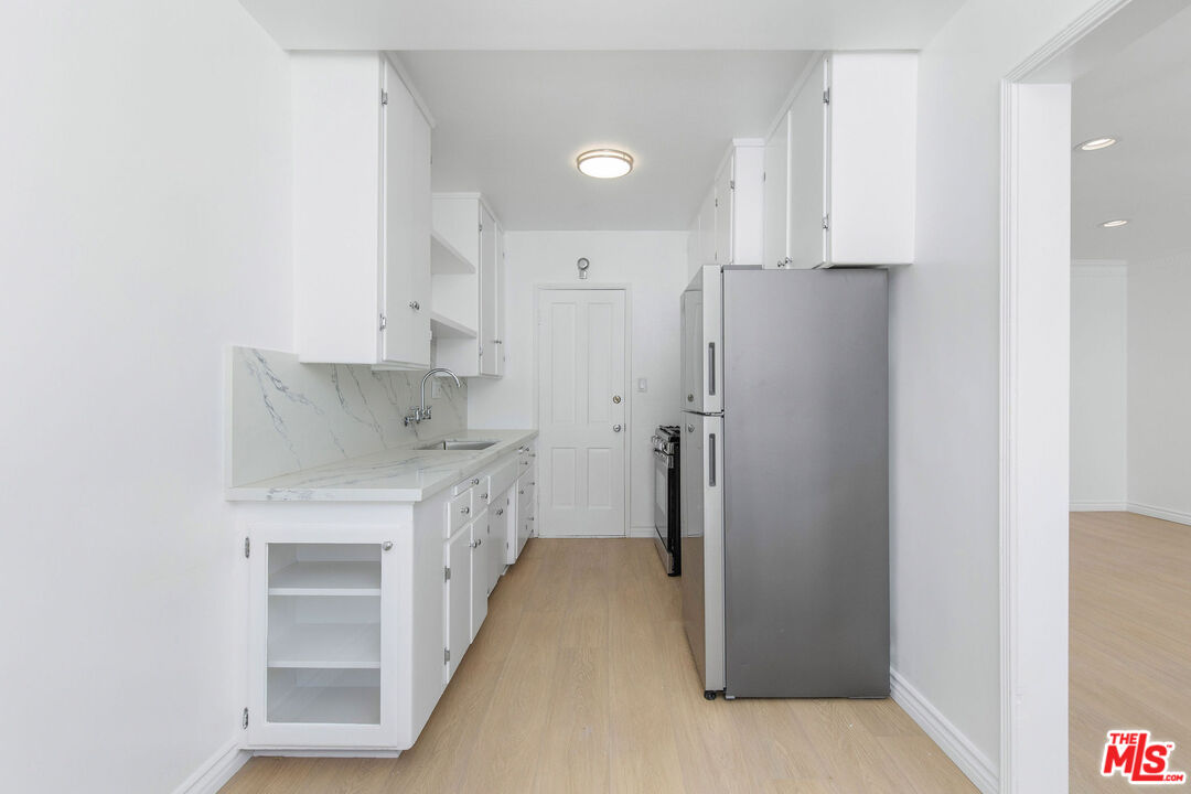 133 S Roxbury Dr Unit: F