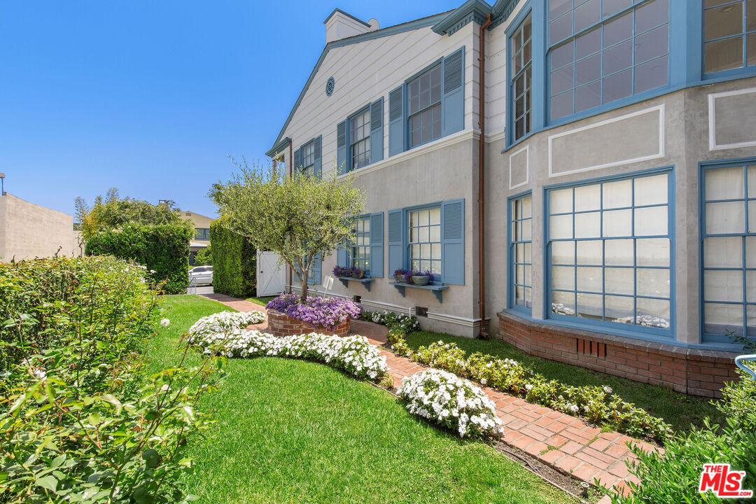 133 S Roxbury Dr Unit: F