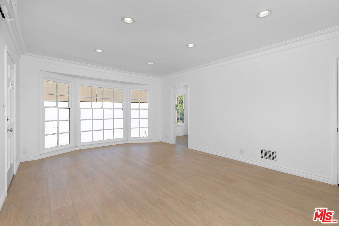 133 S Roxbury Dr Unit: F