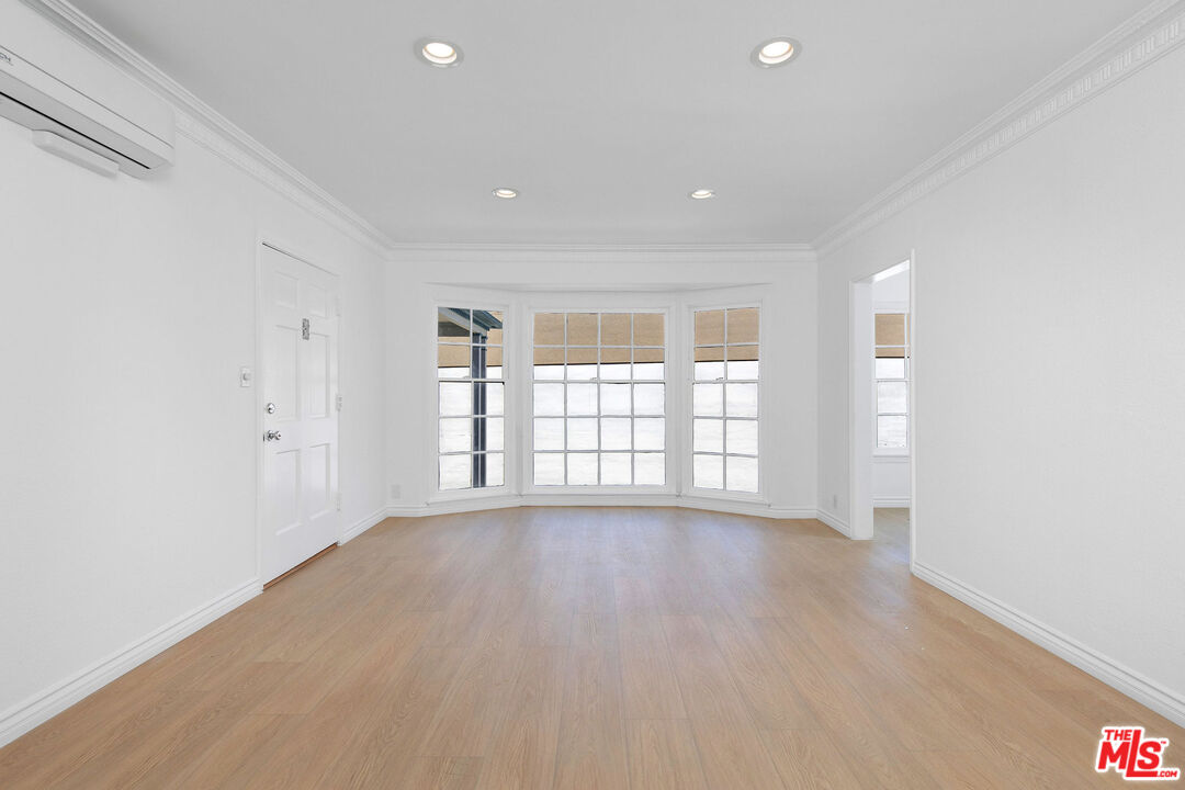 133 S Roxbury Dr Unit: F