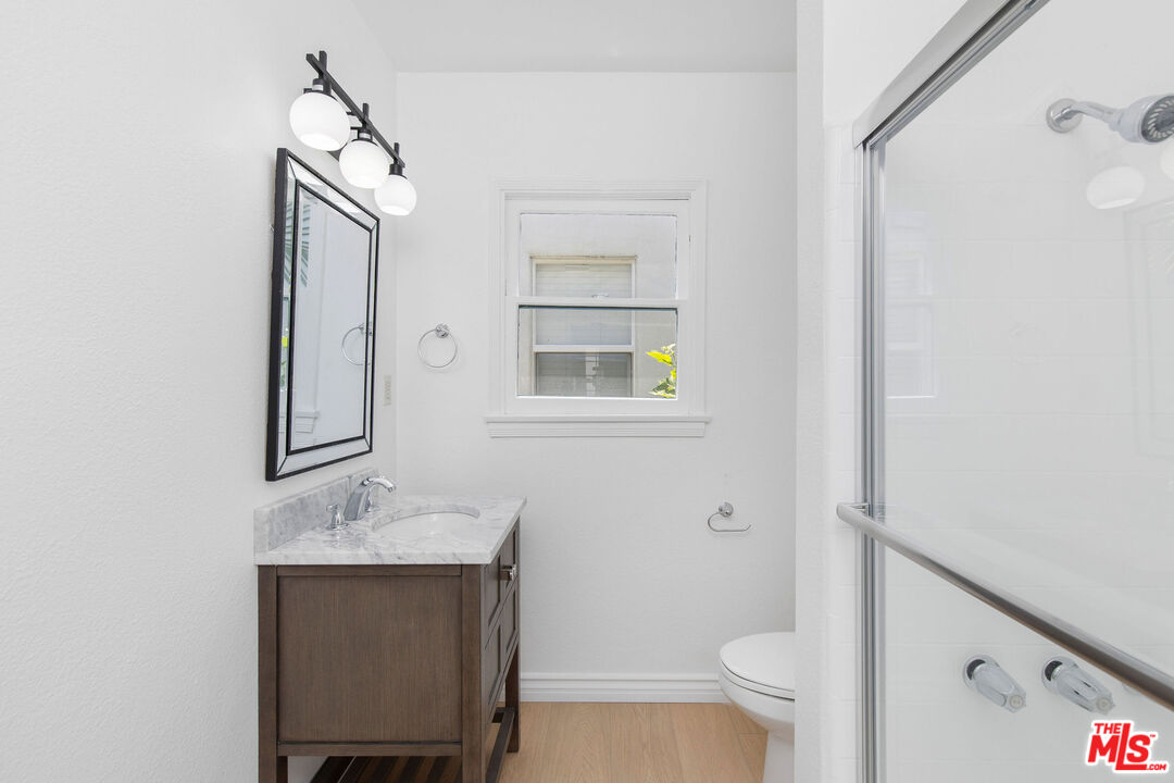 133 S Roxbury Dr Unit: F