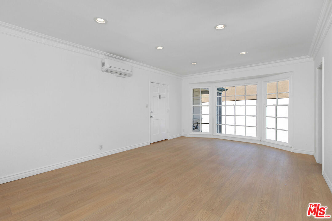 133 S Roxbury Dr Unit: F