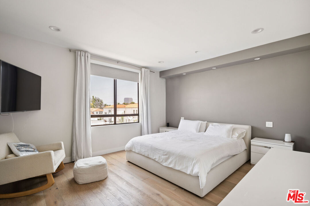 1238 S Holt Ave Unit: 5