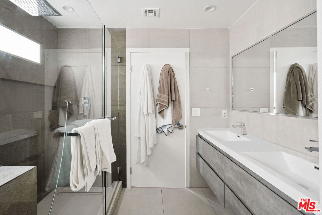 1238 S Holt Ave Unit: 5