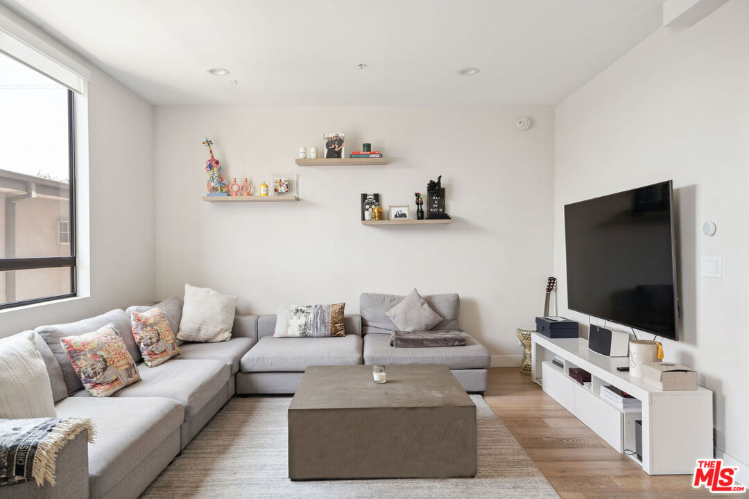 1238 S Holt Ave Unit: 5