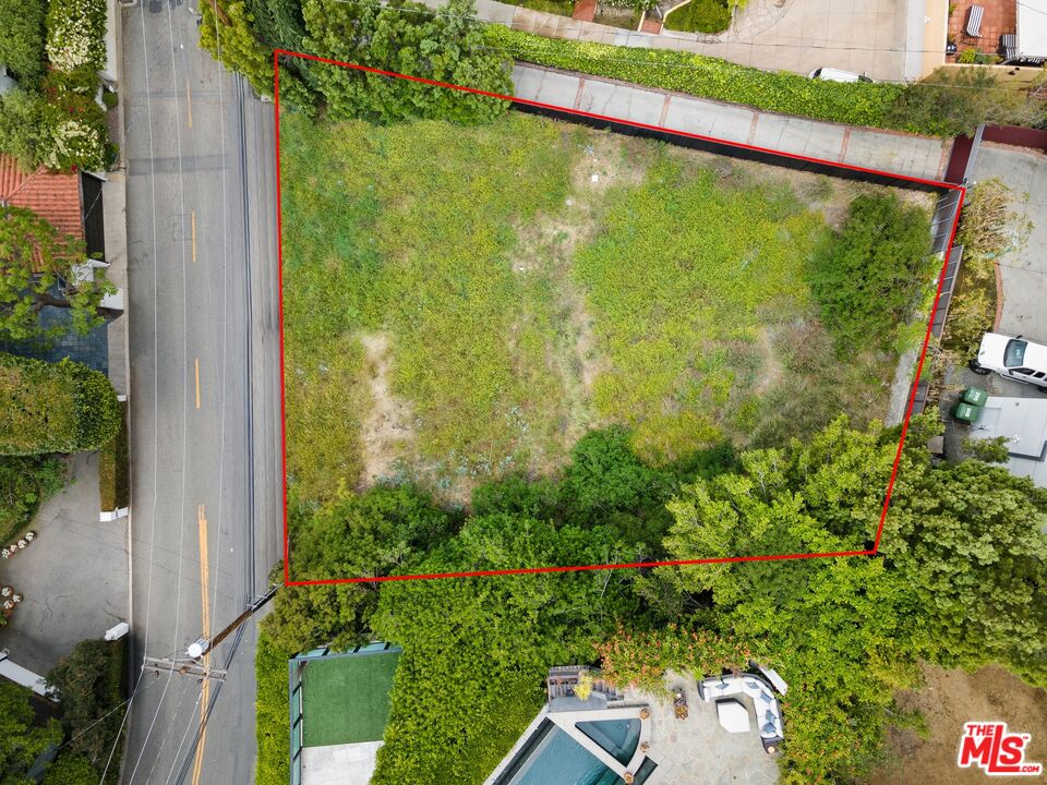 1547 Sunset Plaza Dr