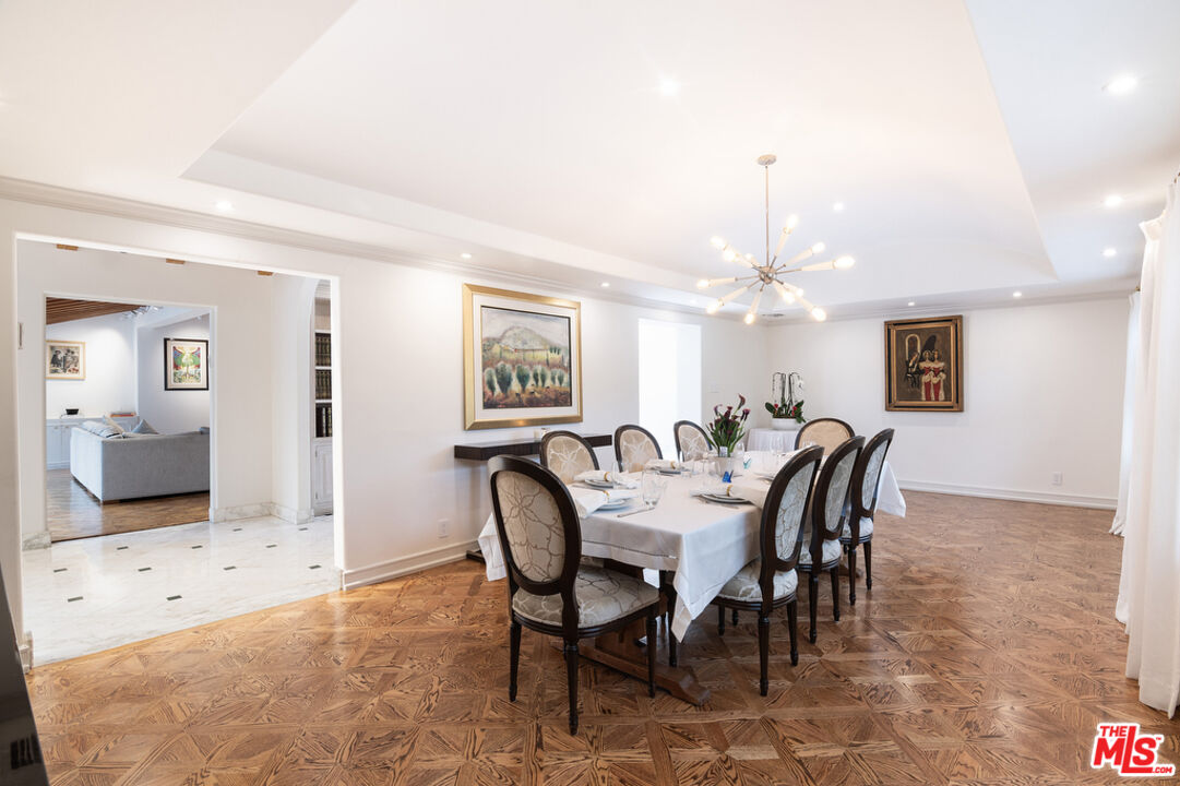 180 N Las Palmas Ave