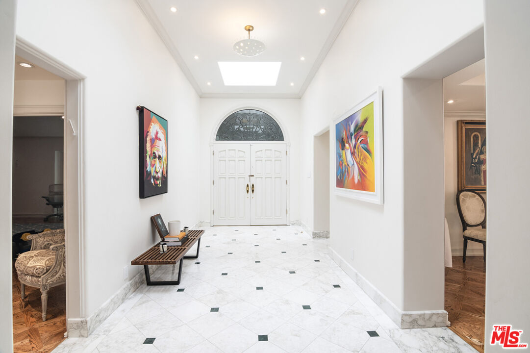 180 N Las Palmas Ave