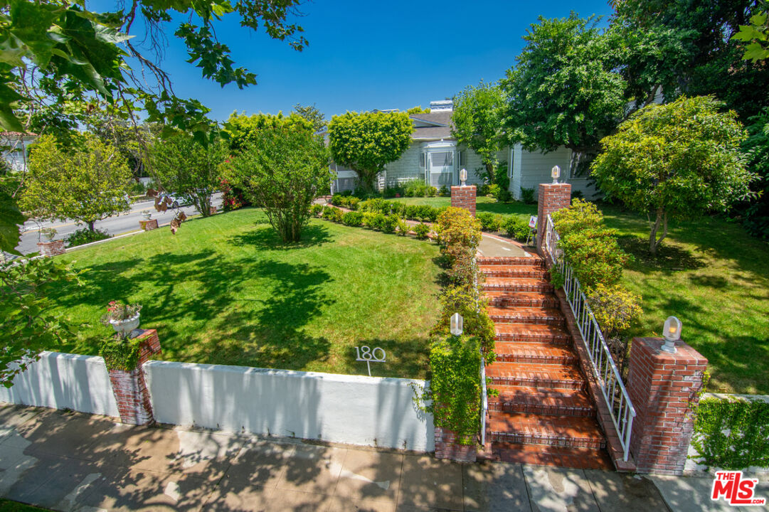 180 N Las Palmas Ave