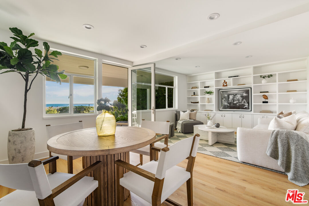 6515 Ocean Front Walk