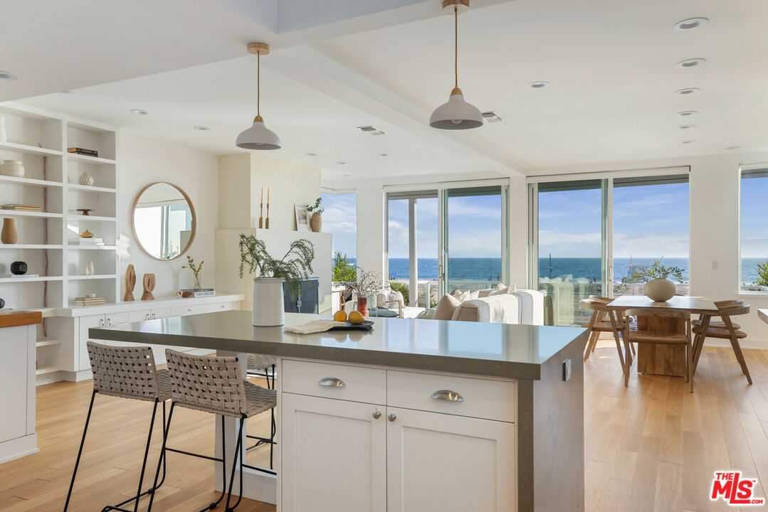 6515 Ocean Front Walk