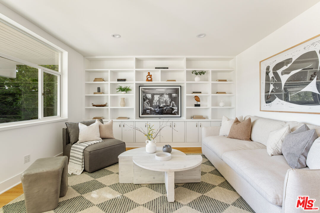 6515 Ocean Front Walk