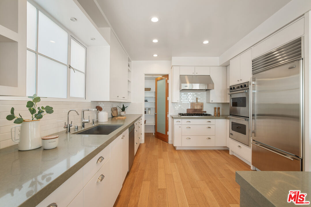 6515 Ocean Front Walk