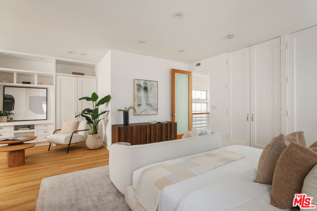 6515 Ocean Front Walk