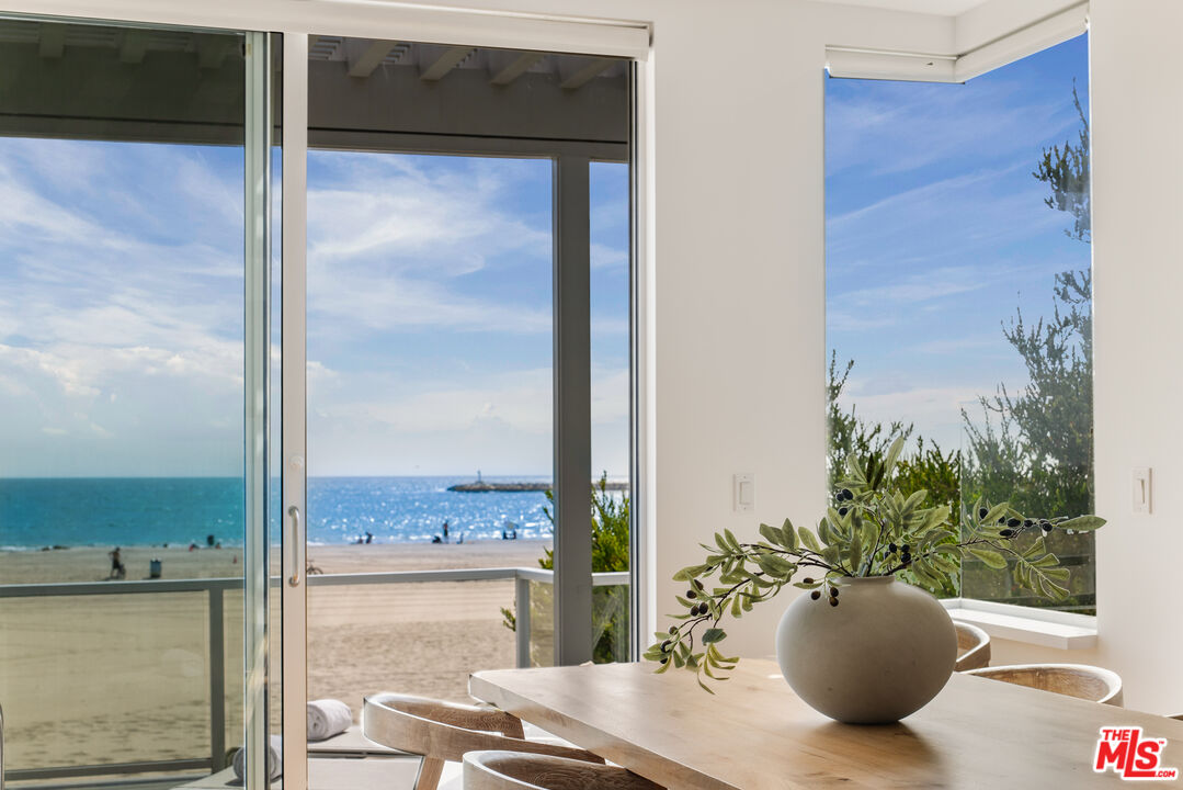 6515 Ocean Front Walk