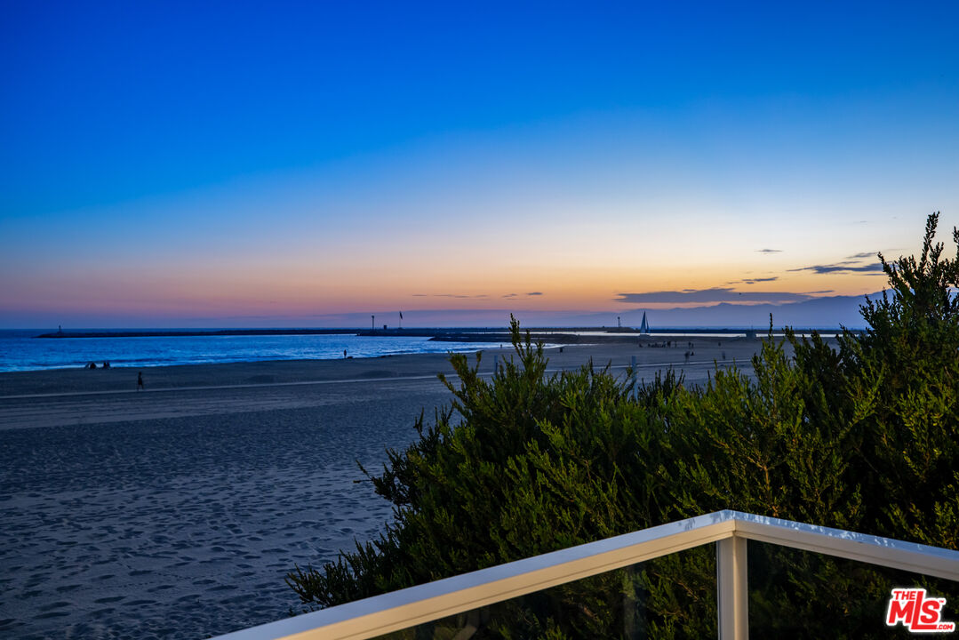 6515 Ocean Front Walk