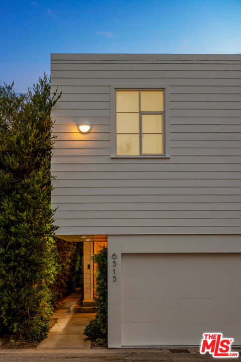 6515 Ocean Front Walk