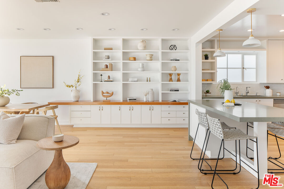 6515 Ocean Front Walk