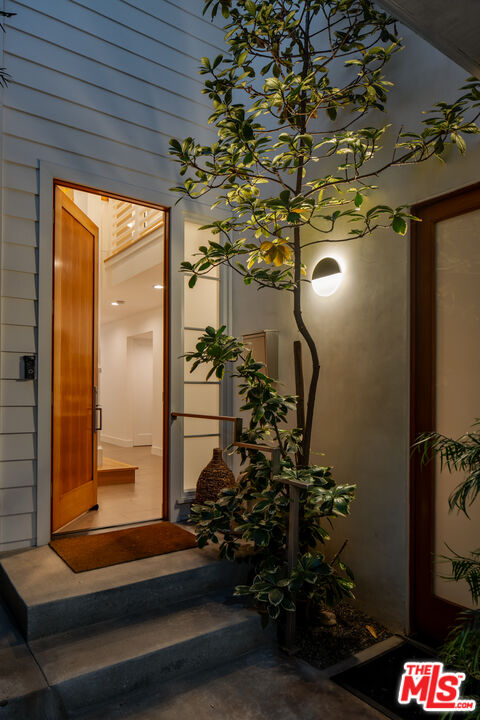 6515 Ocean Front Walk