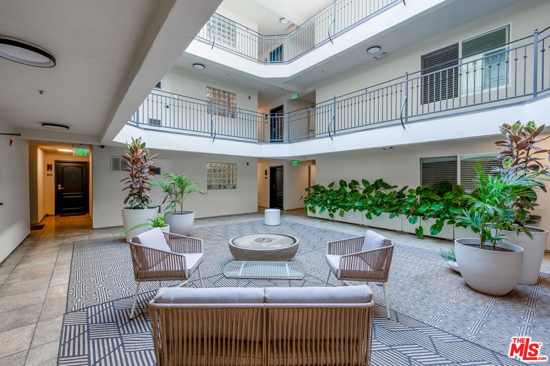 1117 N Orange Dr Unit: 208