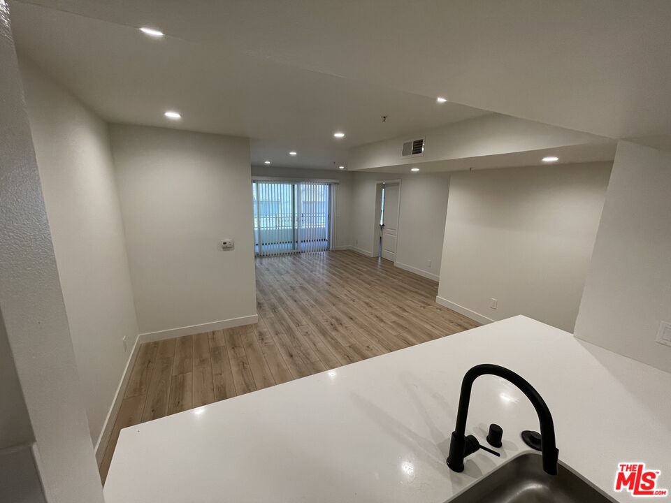 1117 N Orange Dr Unit: 208