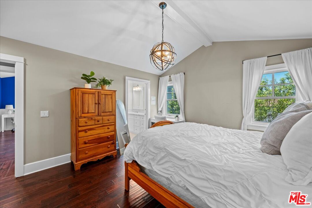 1117 Chautauqua Blvd