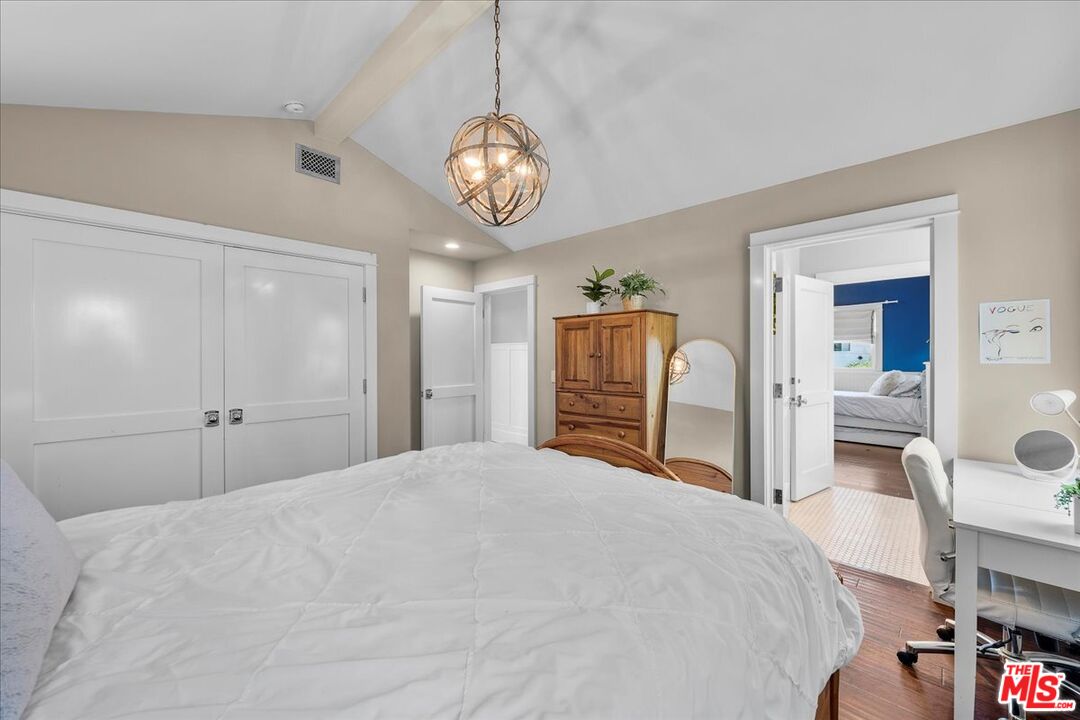 1117 Chautauqua Blvd