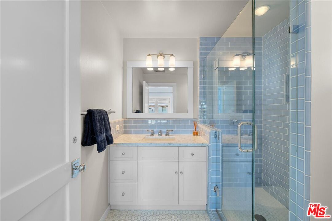 1117 Chautauqua Blvd