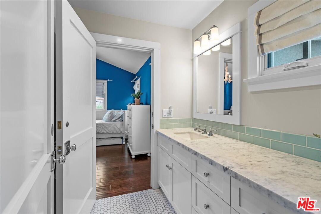 1117 Chautauqua Blvd