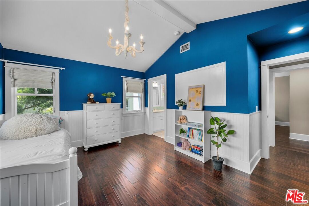 1117 Chautauqua Blvd