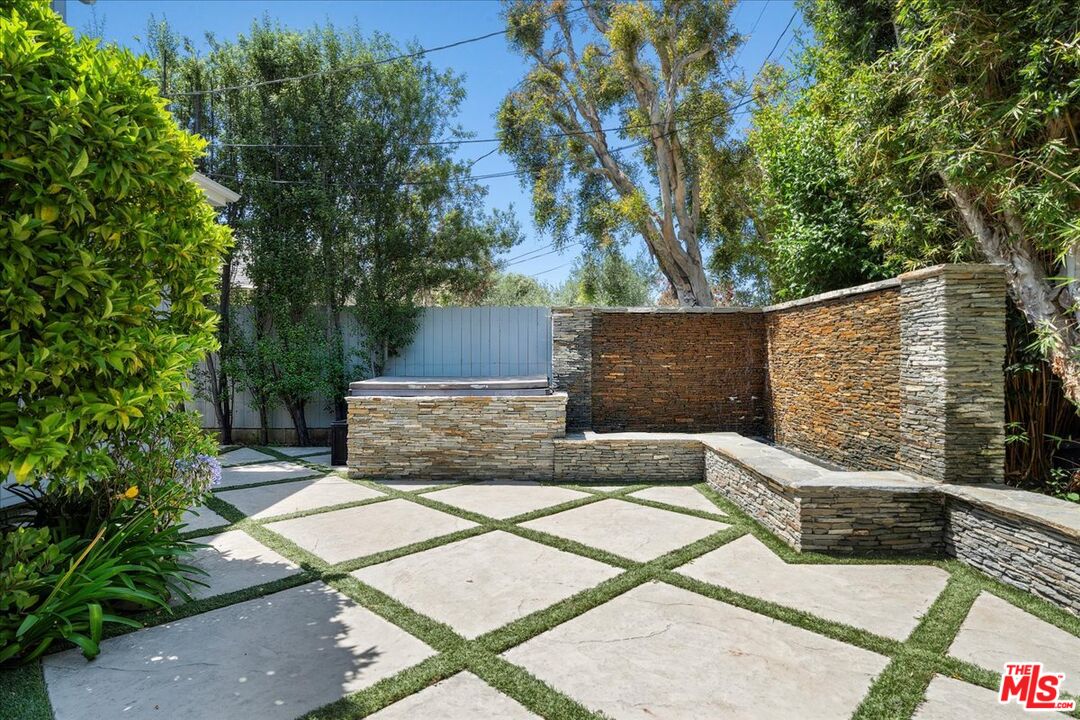 1117 Chautauqua Blvd