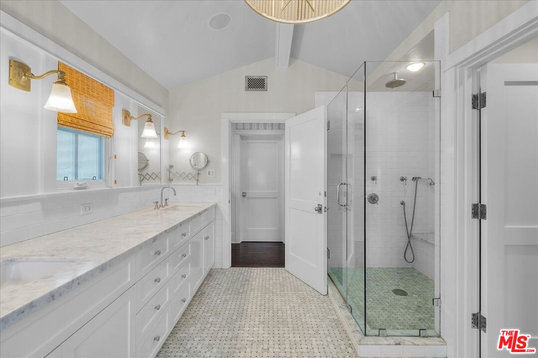 1117 Chautauqua Blvd