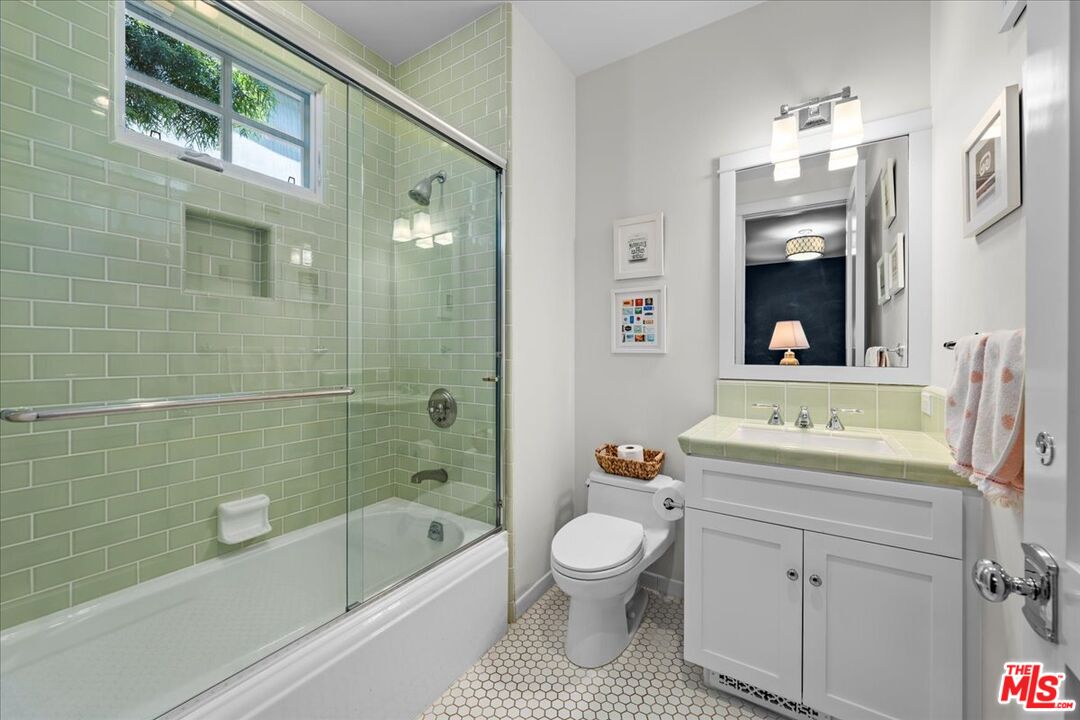 1117 Chautauqua Blvd