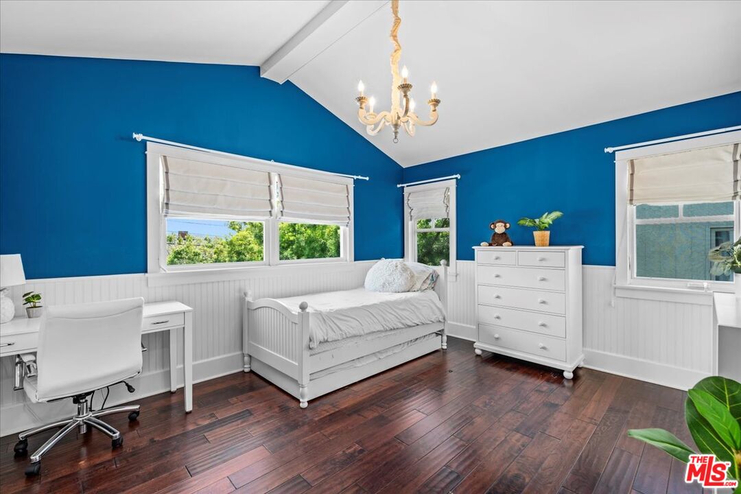 1117 Chautauqua Blvd