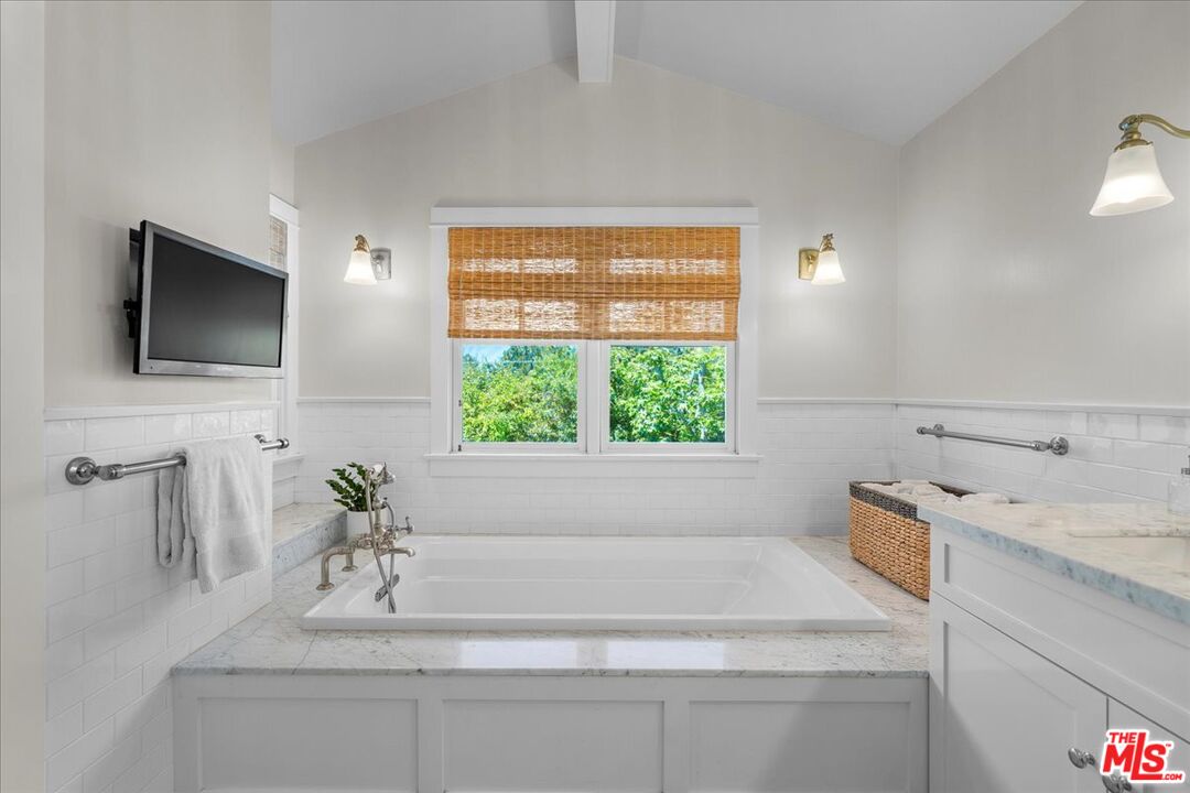 1117 Chautauqua Blvd