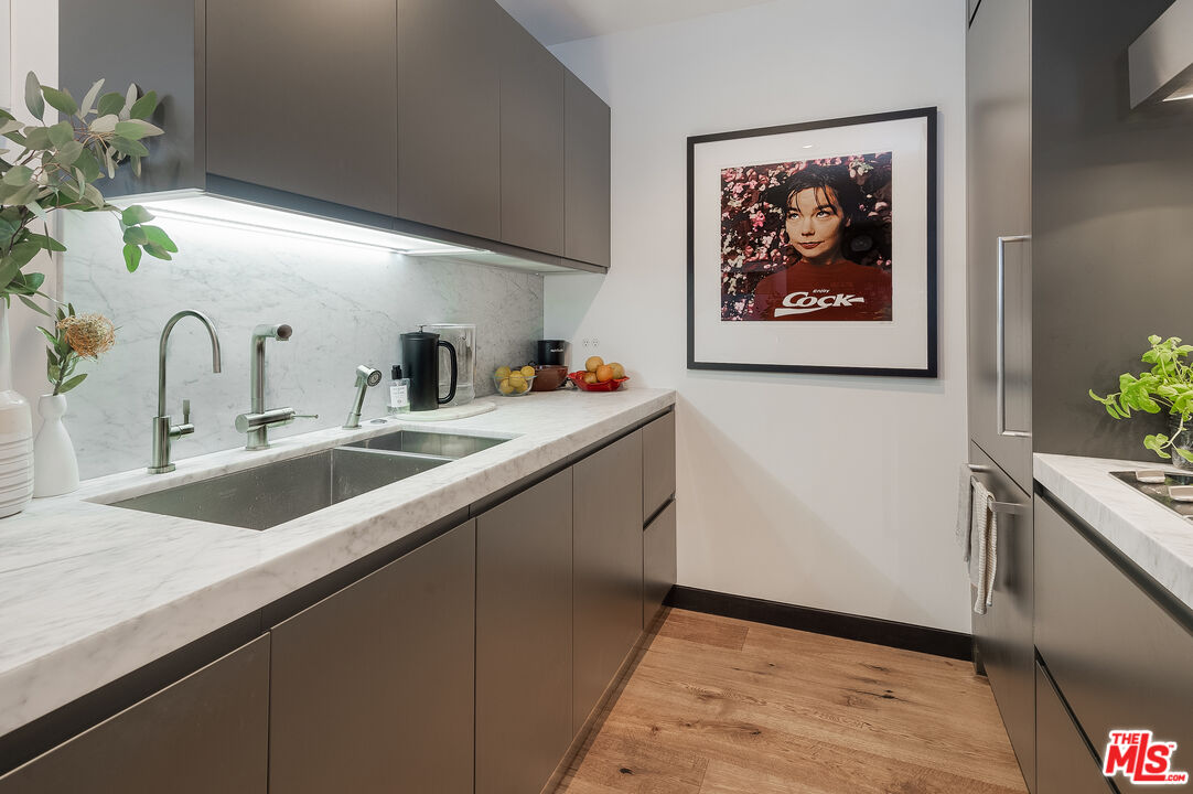 1134 Alta Loma Rd Unit: 212