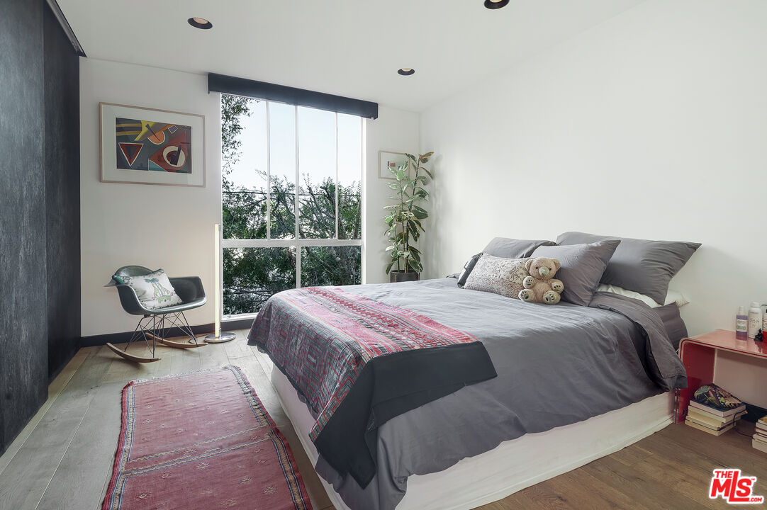 1134 Alta Loma Rd Unit: 212