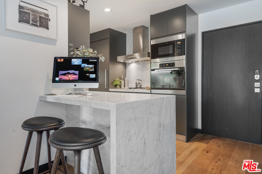 1134 Alta Loma Rd Unit: 212