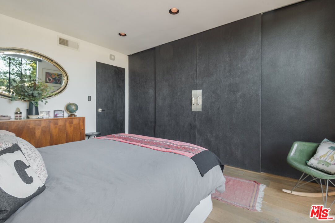 1134 Alta Loma Rd Unit: 212