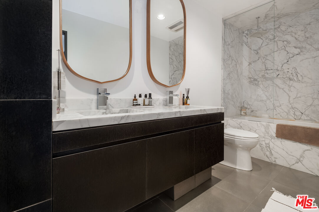 1134 Alta Loma Rd Unit: 212