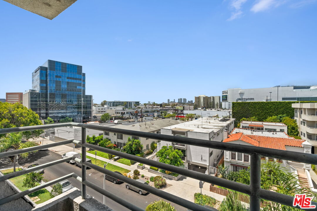 116 S Croft Ave Unit: 401