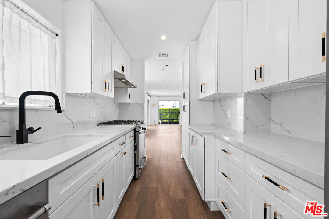 116 S Croft Ave Unit: 401