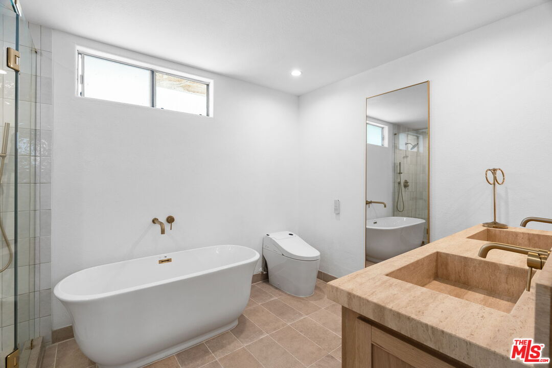 116 S Croft Ave Unit: 401