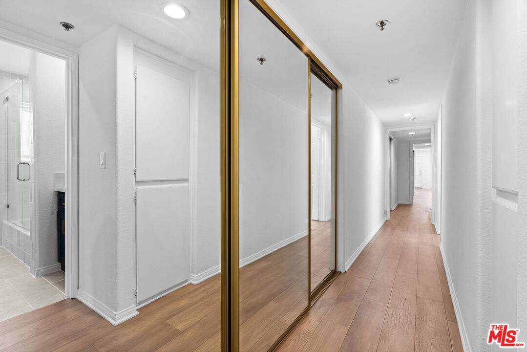 116 S Croft Ave Unit: 401