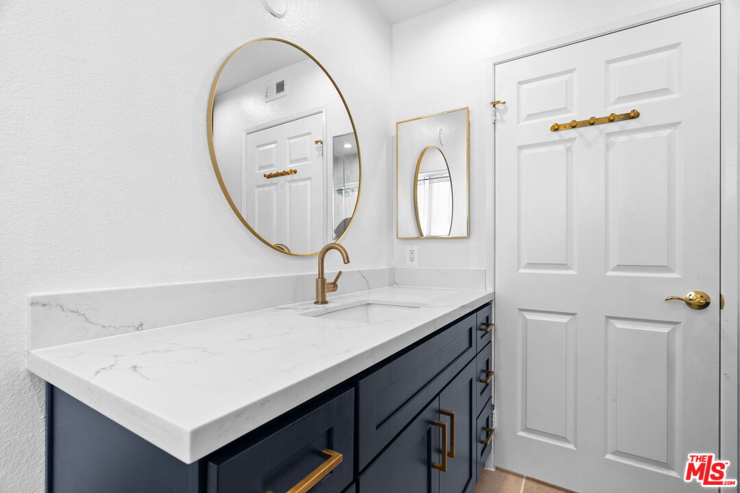 116 S Croft Ave Unit: 401