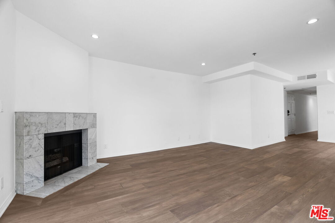 116 S Croft Ave Unit: 401