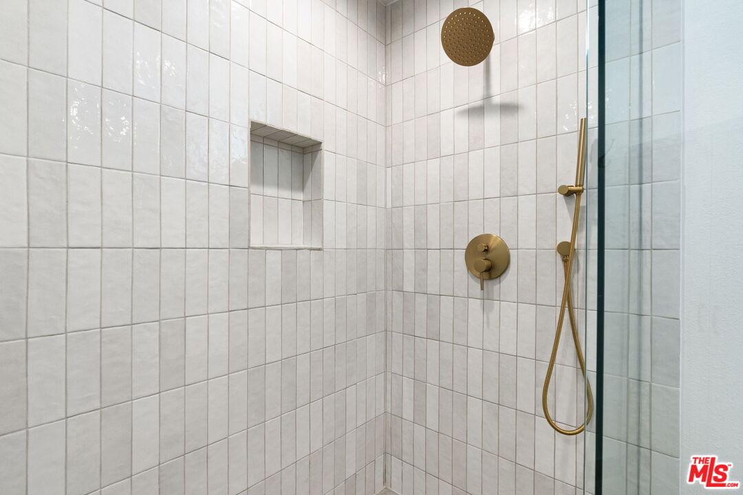 116 S Croft Ave Unit: 401