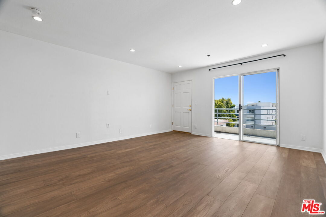 116 S Croft Ave Unit: 401