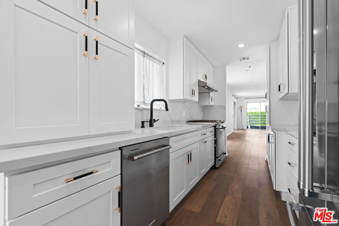 116 S Croft Ave Unit: 401